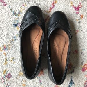 Rockport black round toe flats size 9